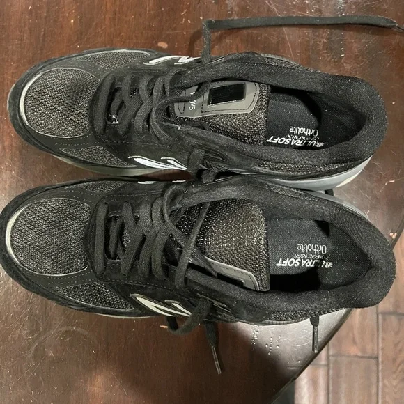 1-990v New balance tennis shoes - Picture 2 of 6